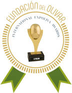 Selo com troféu dourado e fitas verdes do prêmio International Expoliva Awards conquistado pela excelência do Azeite Potenza Blend Frutado.